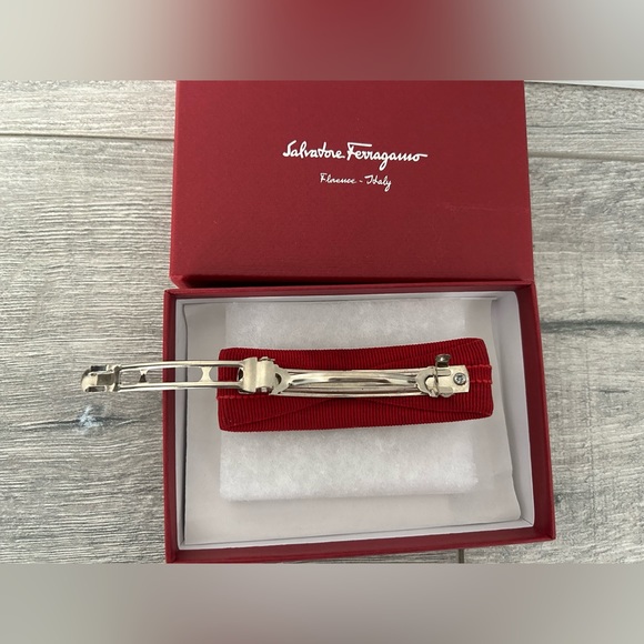 Authentic Vintage Salvatore Ferragamo Gancini Plate Hair Clip - Picture 4 of 4